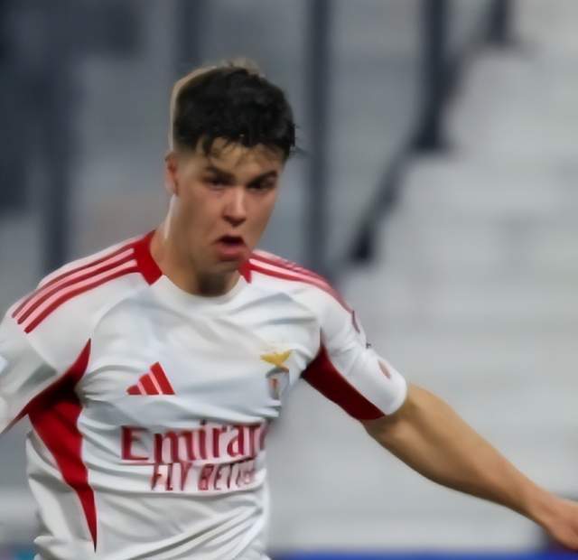 2-1！穆帅有望逆袭：本菲卡不败差榜首7分，下轮赢波尔图或能争冠