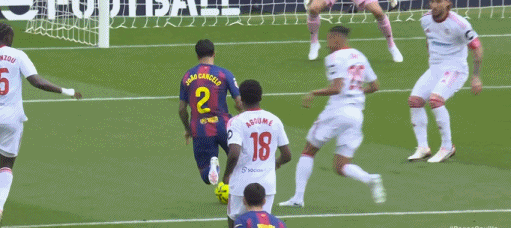 开云体育下载-半场：巴萨3-1塞维利亚，拉菲尼亚点射双响，奥尔莫破门